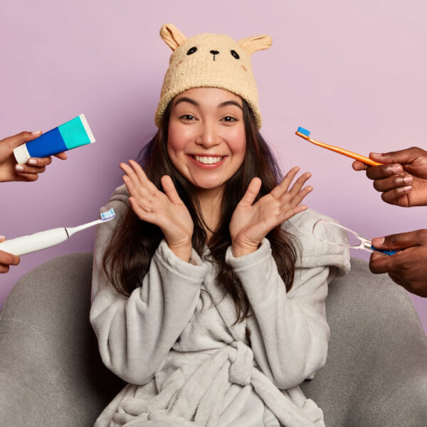 Guide to understanding the differences: Electric Toothbrush vs Manual Toothbrush.